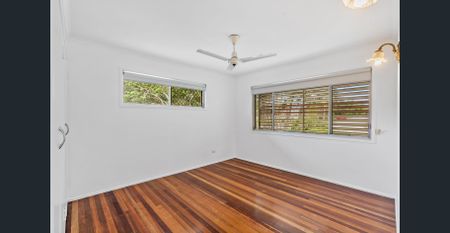 LARGE IMMACULATE FAMILY HOME - Photo 4