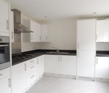 2 bedroom end of terrace house to rent - Photo 5