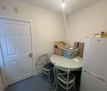 1 bedroom in a house share to rent - Photo 6