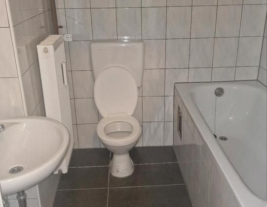 Schöne 2,5 Zimmer Wohnung in Duisburg-Duissern /Heckenstr 67 - Photo 1