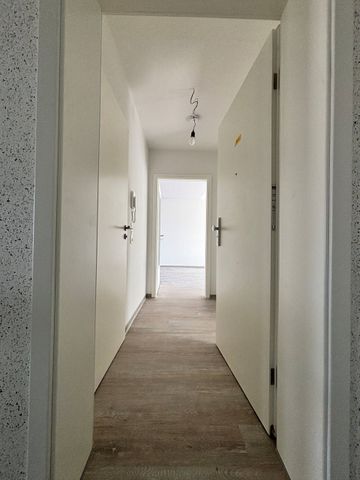 Stilvolle, neu ausgebaute Dachgeschosswohnung am Waldrand – Erstbezug! - Photo 5