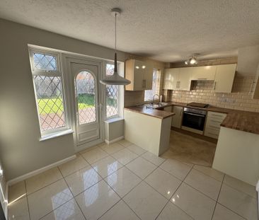 Newton Close, Worksop, Gateford - Photo 2