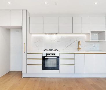 Beautifully Appointed North Facing Apartment in Quiet Location - Photo 2