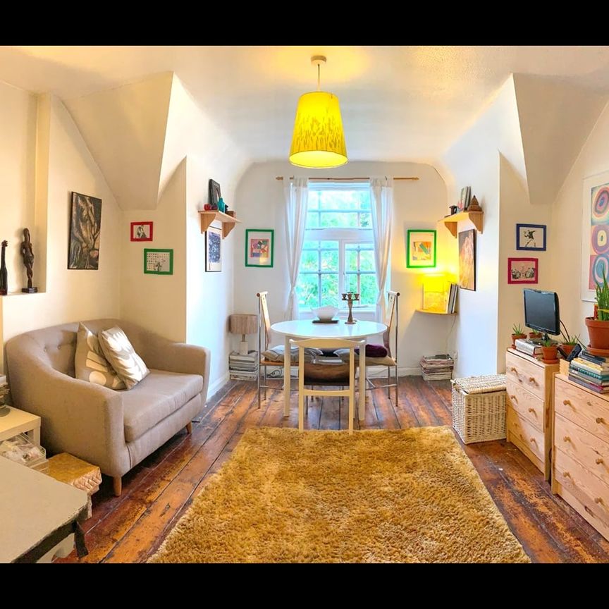 Room in a Shared Flat, Victoria Crescent, SE19 - Photo 1
