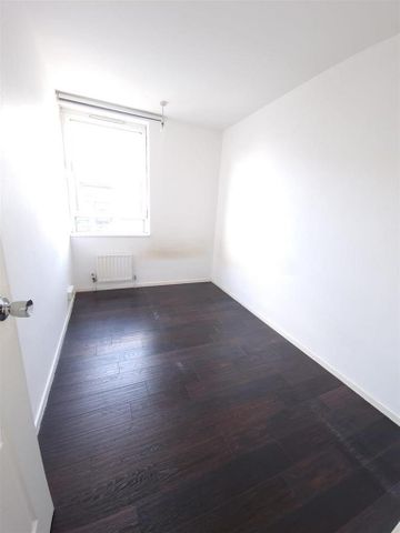 3 bedroom flat to rent - Photo 4