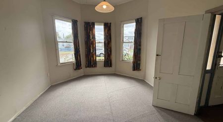 FOUR BEDROOMS - CENTRAL LOCATION - Photo 4