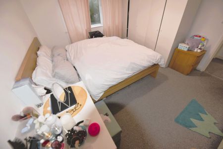 2 bedroom Flat in Flat 20, Leeds - Photo 4