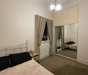 Caulfield North - Photo 2