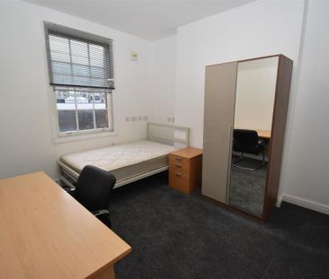4 bedroom apartment to rent - Photo 3