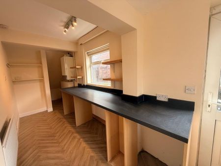 3 bedroom semi-detached house to rent - Photo 5