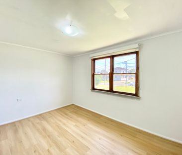 3 Bedroom Home in Quiet Street! - Photo 2