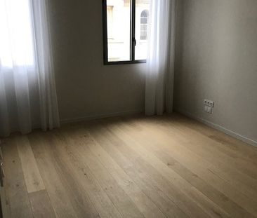 A LOUER : APPARTEMENT TYPE 2 DANS UN BEL IMMEUBLE DANS LE CENTRE DE... - Photo 2