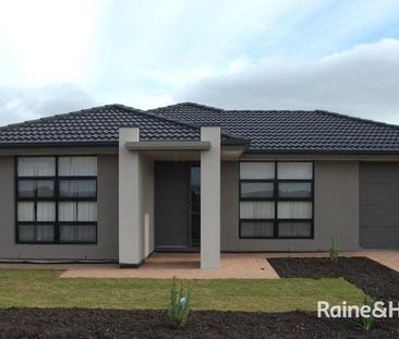 4 Bedroom home with 2 living areas - Photo 1