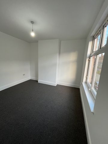2 Bed Terraced House, Moira St, LE4 - Photo 4