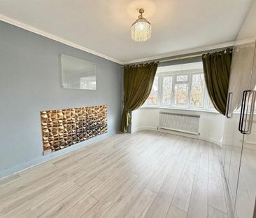 4 bedroom detached house to rent - Photo 3