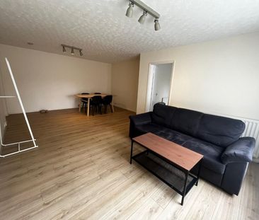 2 bedroom Flat To Let Total Size: 840 SQ FT - Photo 2