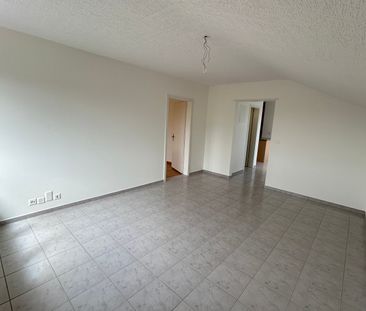 Gemütliche 2.5-Zimmer-Dachwohnung in Bettlach – ruhige Lage mit vie... - Foto 1