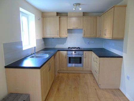 3 bedroom link detached house to rent - Photo 3