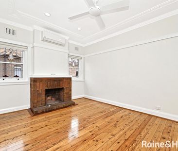 Charming character Californian Bungalow Family Home !! - Photo 1