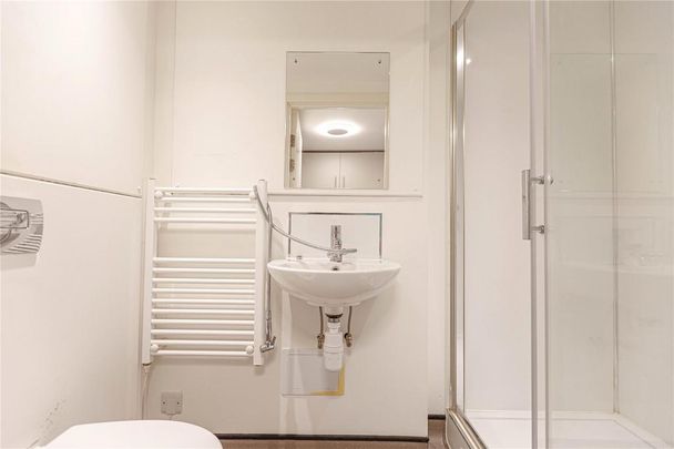 Studio to rent - Photo 1