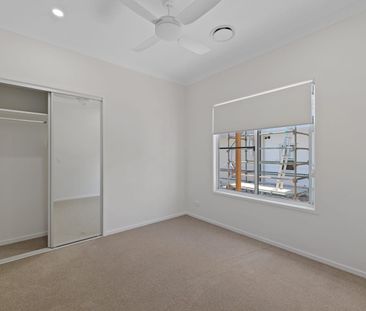 SIDE ACCESS AND A LARGE YARD IN BANYA! - Photo 6