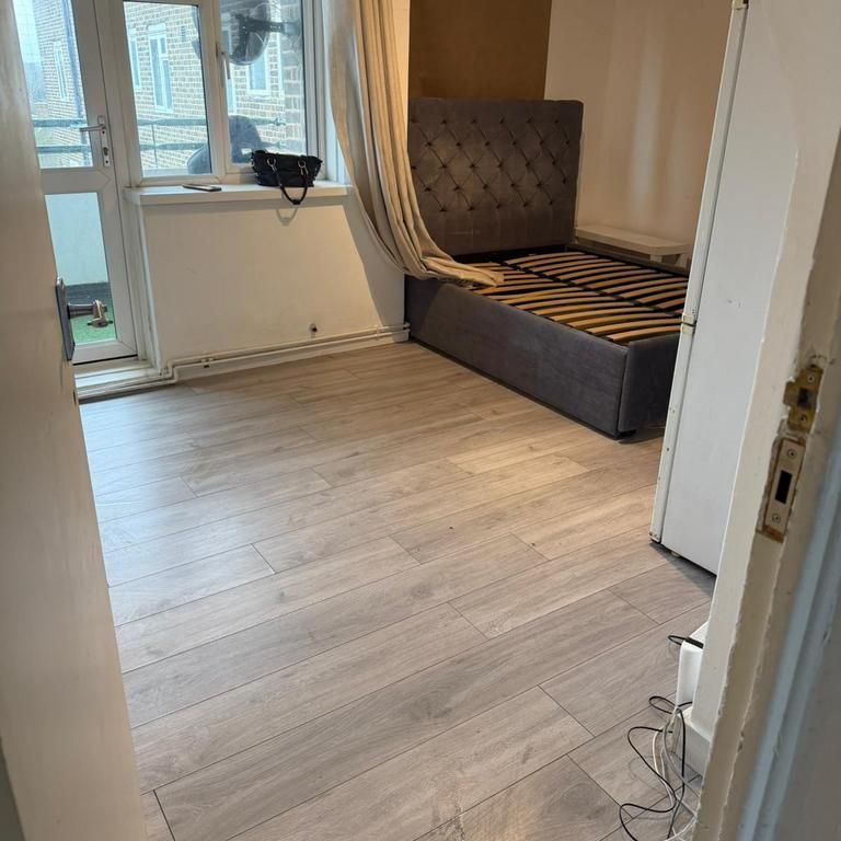 1 bedroom in a house share to rent - Photo 1