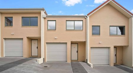 Modern 3 bedroom townhouse in Gulf Harbour - Photo 3