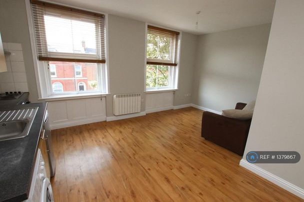 2 bedroom flat to rent - Photo 1