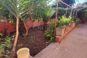 Monteverde Vecchio-Terrace: Furnished 2 Bedroom, 2 Bath, spacious kitchen, living, large private terrace and garden. Bright, silent, near shops, services and transport, located on a quite street in a well kept building. Possible parking. Ref 2375