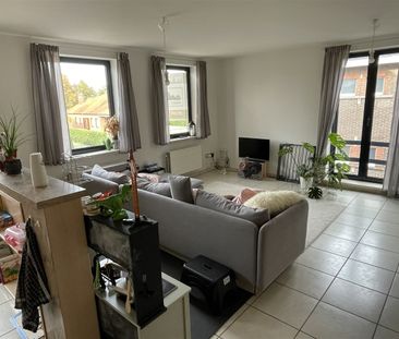 Gunstig gelegen 2 slaapkamer duplex appartement met garage. - Photo 4