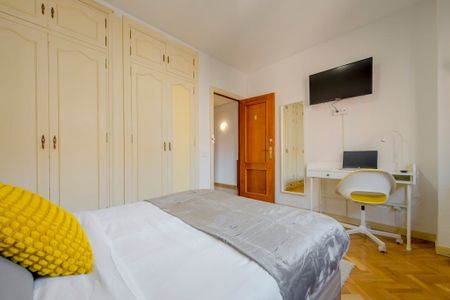 Calle de Juan Esplandiú, Madrid, Community of Madrid 28007 - Photo 3