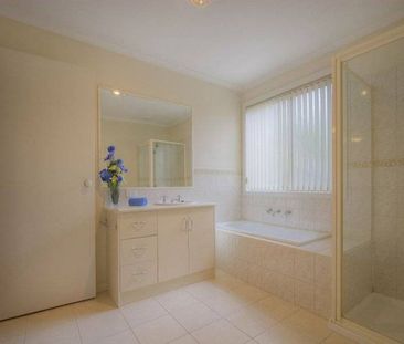 Tidy Home Within Walking Distance to Bayswater - Photo 5