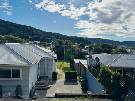 Family Home 11 Holland Street, Wainuiomata - Photo 3