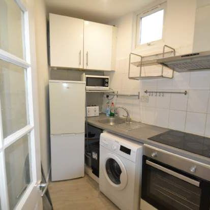 1 bedroom property to rent in Southall - Photo 1