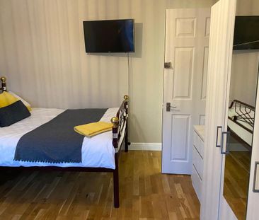 1 bedroom in a house share to rent - Photo 2