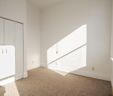 The Sovereign - HEAT & WATER INCLUDED - Photo 2