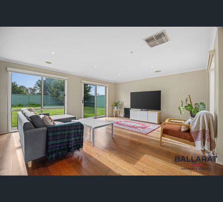 70 Faversham Ave, Lake Gardens, Vic 3355 - Photo 4