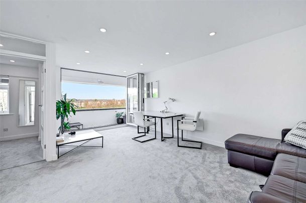 Stunning 3-Bedroom Penthouse Apartment with Breathtaking Views - Photo 1