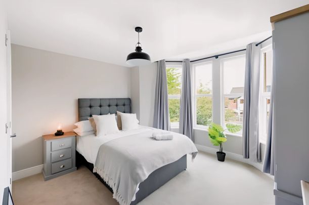 5 Bedroom, 1 Bathroom - Photo 1