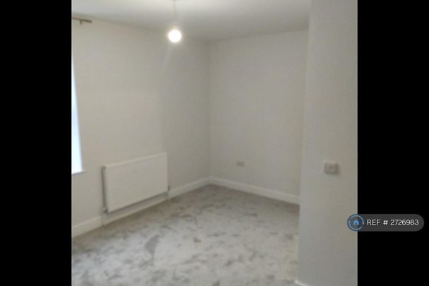 2 bedroom end of terrace house to rent - Photo 1
