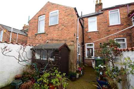 2 bed terraced house to rent in Franklin Street, Scarborough, YO12 - Photo 3