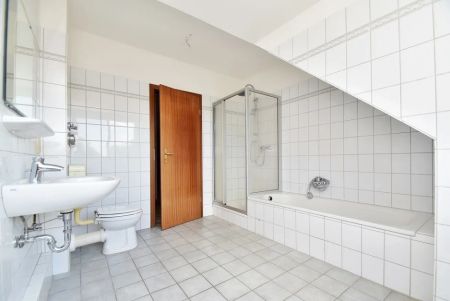 3,5-Zimmer-Dachgeschosswohnung mit Balkon - Photo 3