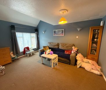 3 Bed House - Semi-Detached - Photo 1