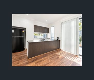 Spacious 4-Bedroom Family Home – Walk to Station, Schools, Shopping and parks. - Photo 3