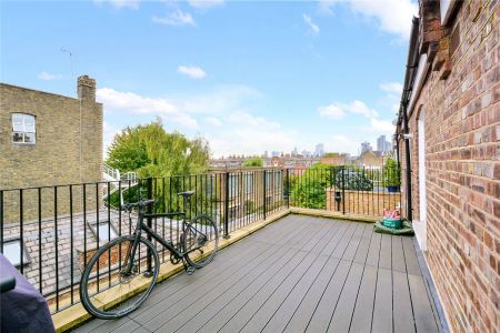 3 bedroom flat in Islington - Photo 4