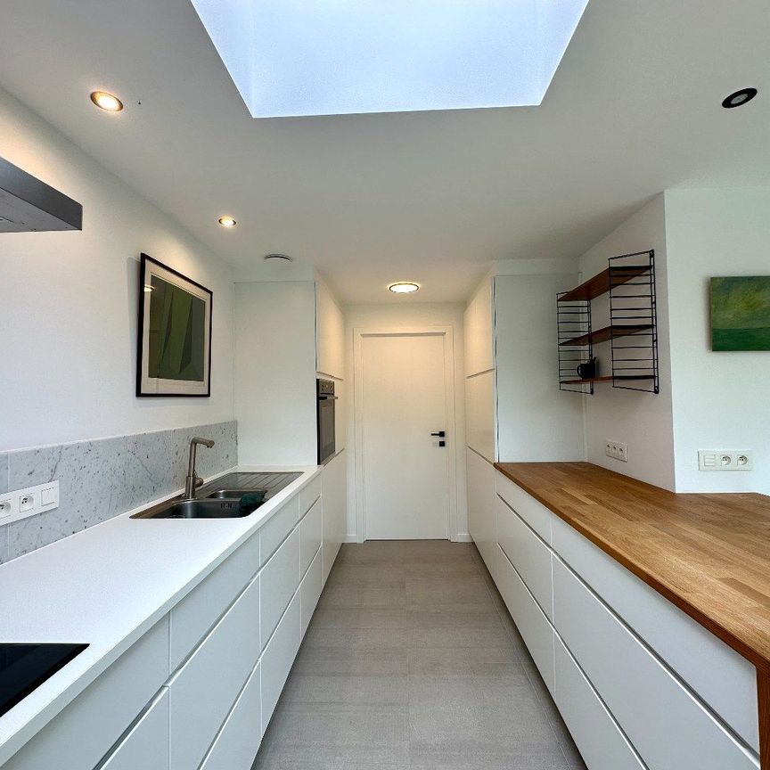 Instapklare gezinswoning met zonnige tuin, drie slaapkamers en garage te Sint-Andries - Photo 1