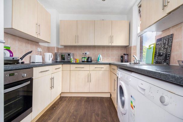 1 bedroom in a house share to rent - Photo 1