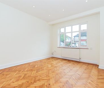 4 bedroom semi-detached house to rent - Photo 3