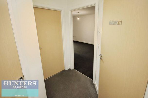 2 bedroom Flat To Let - Photo 1