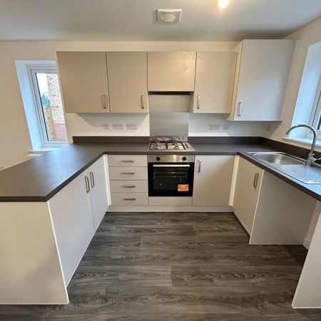 3 bedroom detached house to rent - Photo 3